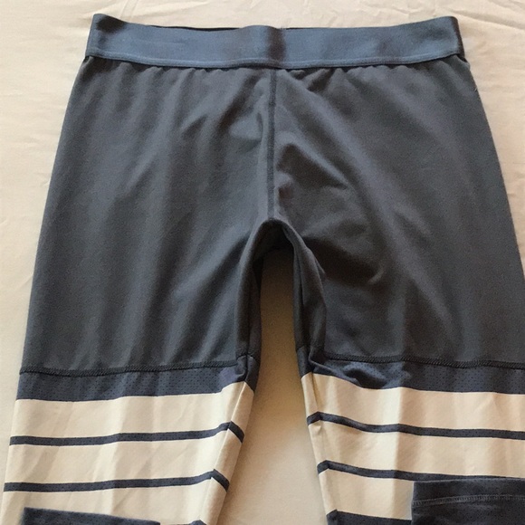 Womens BLUE GRAY WHITE Leg Striped Gym Workout Leggings Sz M - Picture 7 of 10